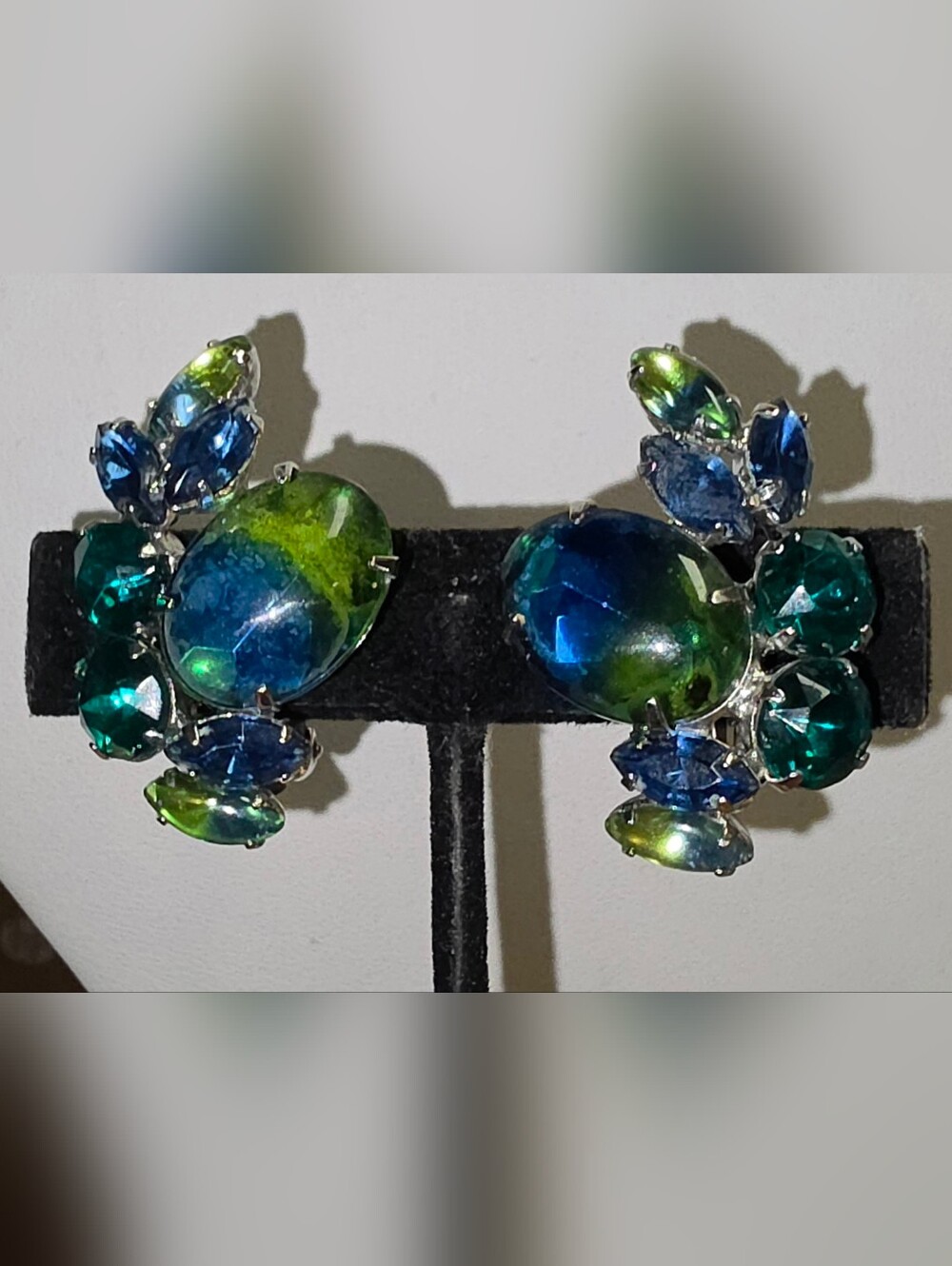 Vintage Weiss Peacock Blue-Green Vintage Glass Cluster Clip-On Earrings -